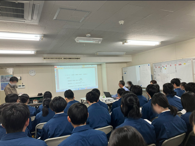 現場事務所にて概要説明